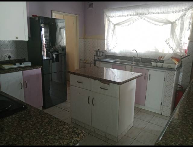 4 BEDROOM HOUSE FOR SALE IN RAISETHORPE